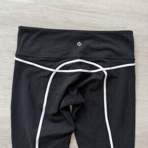 VTG Lululemon Run: Inspire Crop Leggings Black White Piping Size 8 Yoga Running